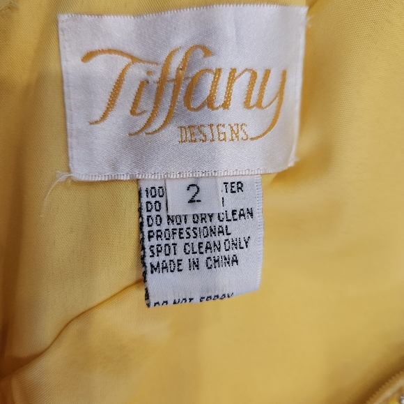 Beautiful yellow prom dress - Picture 6 of 6